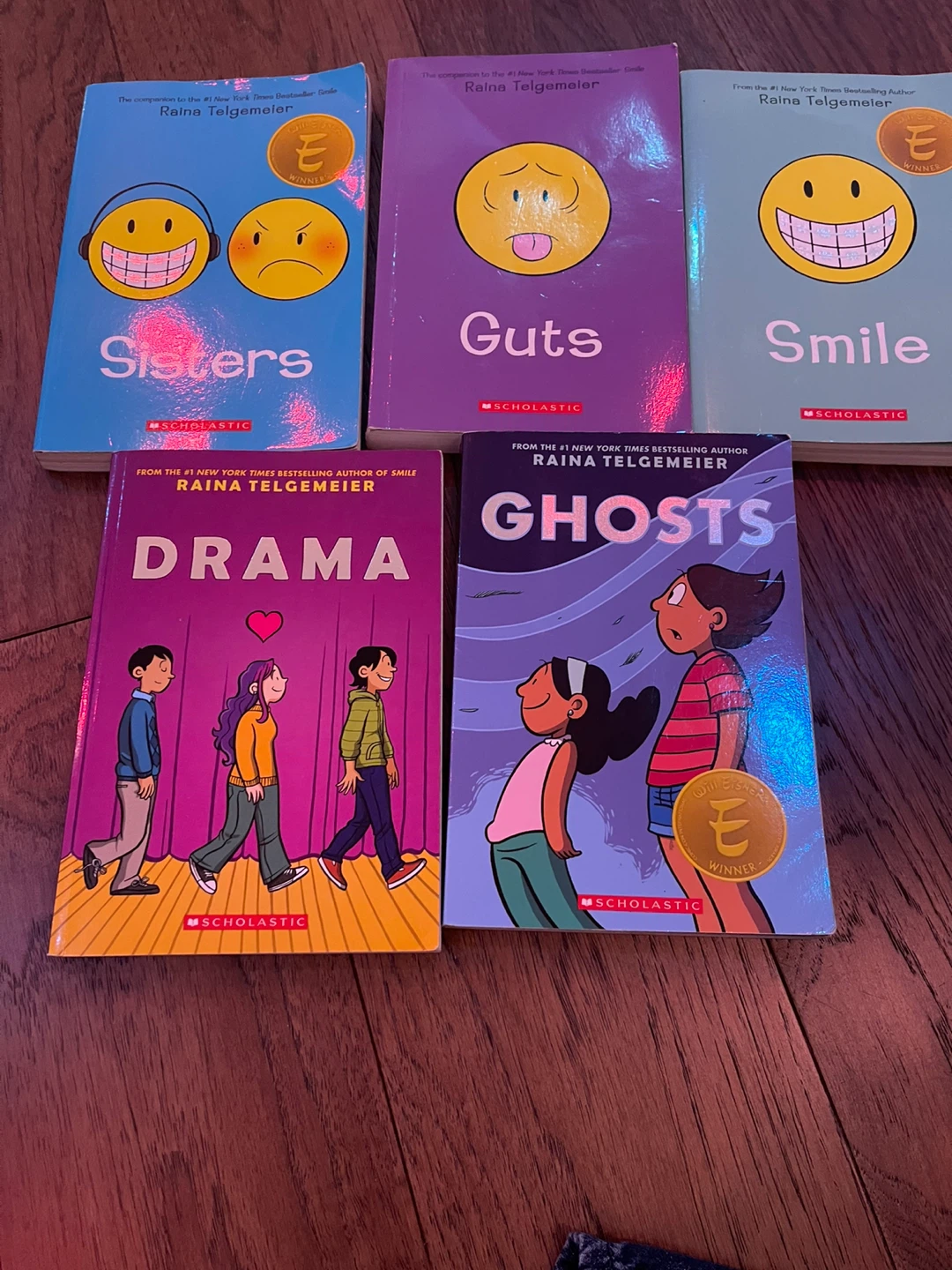 5 Raina Telgemeier Graphic Novels - photo 2