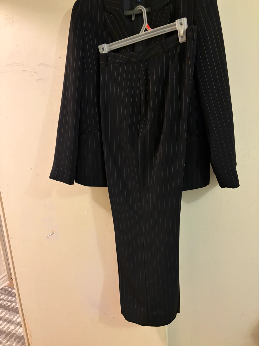 Reitmans Black Pinstripe Suit Size 13 - photo 3