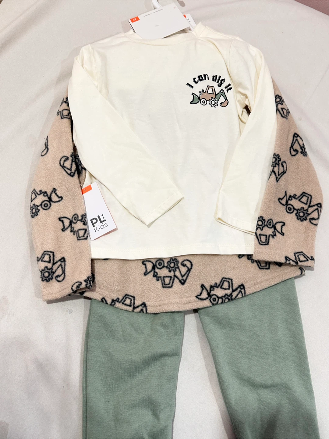 NEW 4pcs boys outfit (size 4T) - photo 2