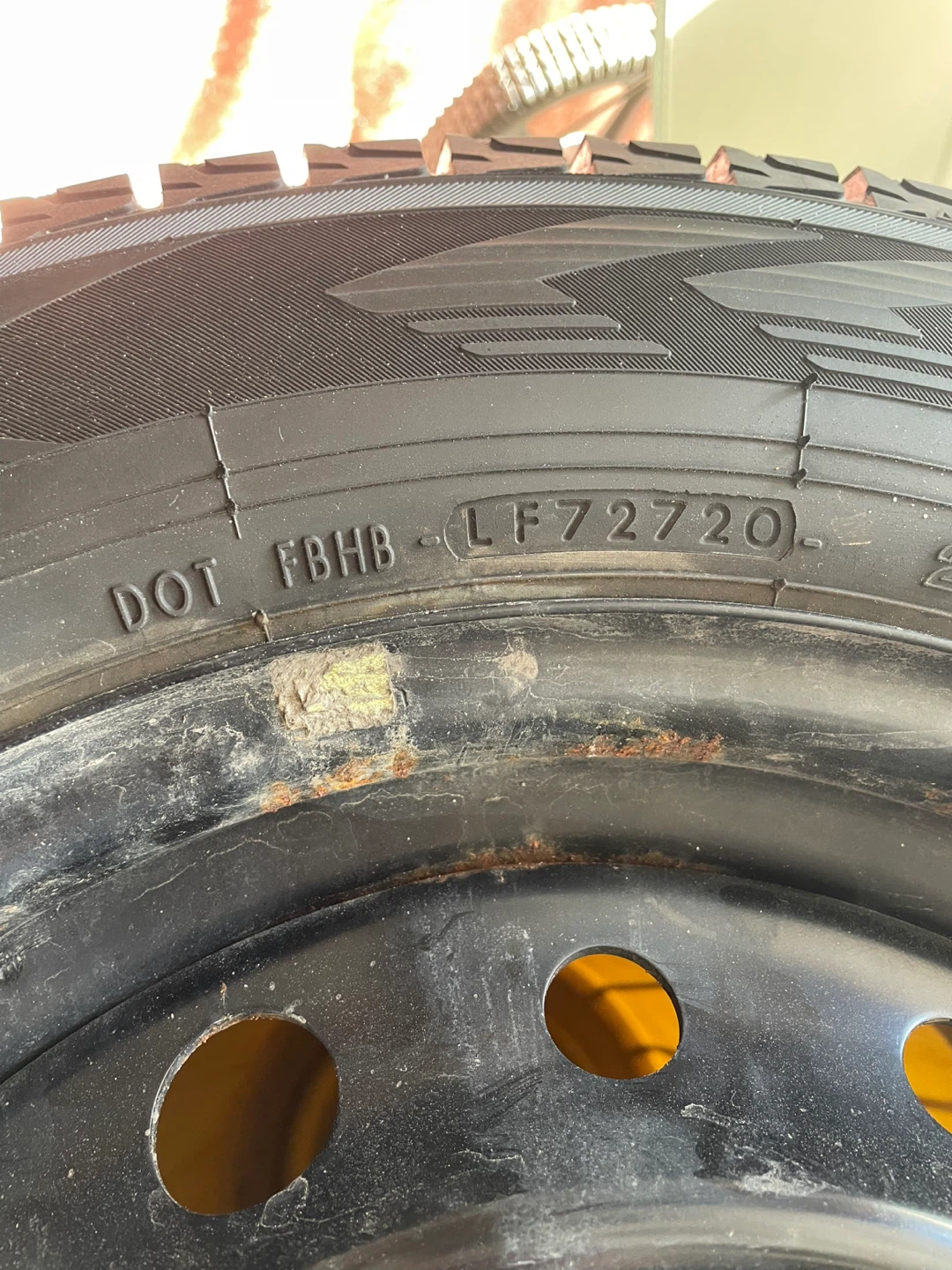 Yokohama IceGuard G075 Winter Tire 215/65 R16 - photo 4