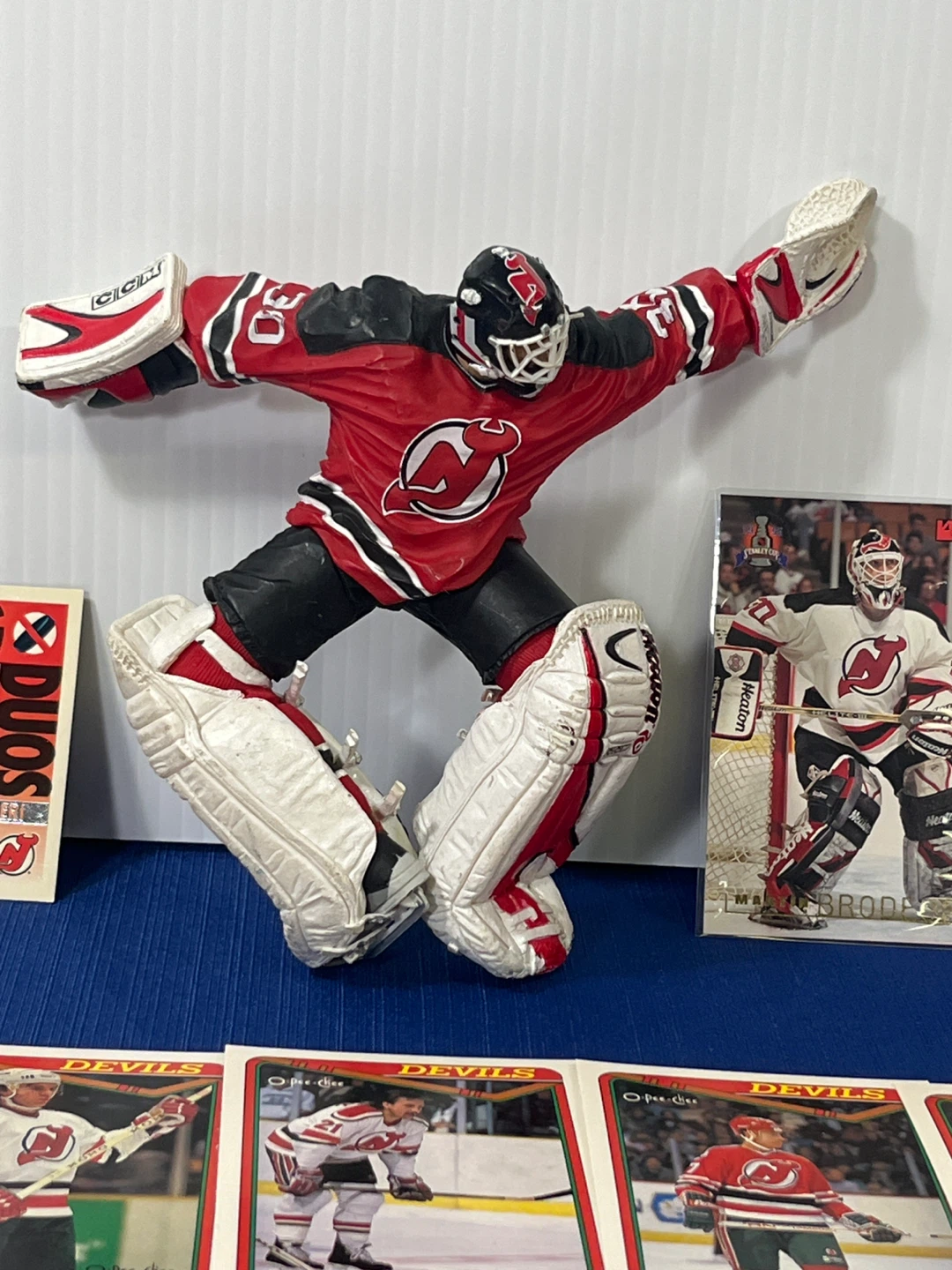 Vintage NJ Devils Lot: Brodeur Figure & Error Cards - photo 3