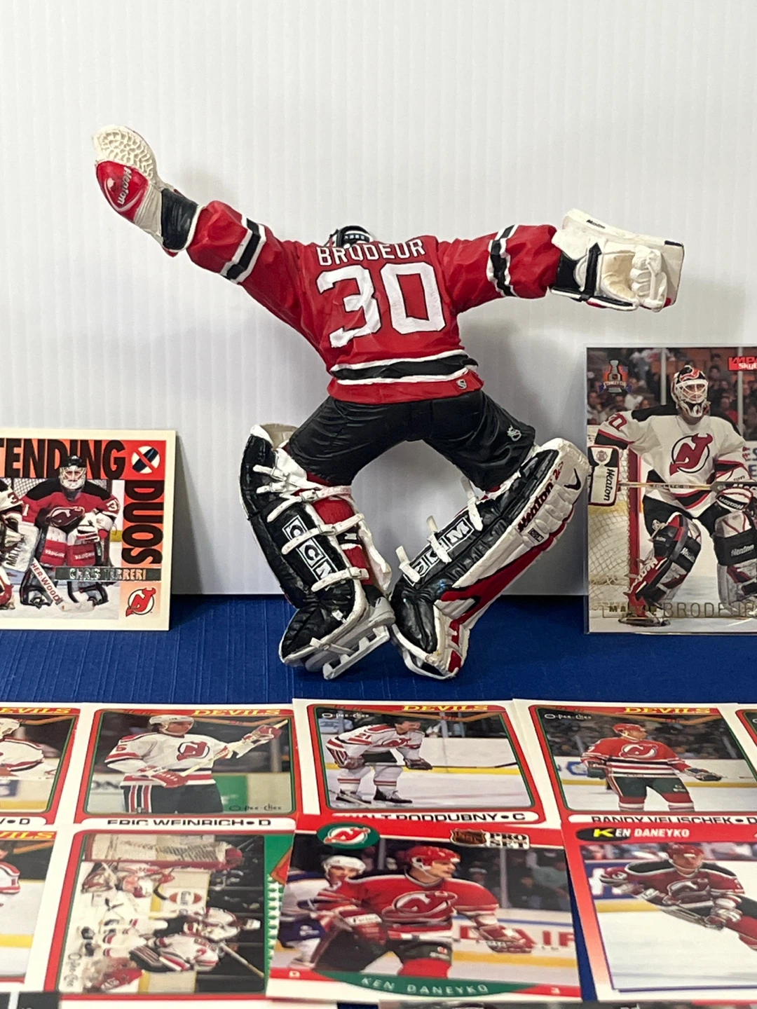 Vintage NJ Devils Lot: Brodeur Figure & Error Cards - photo 4
