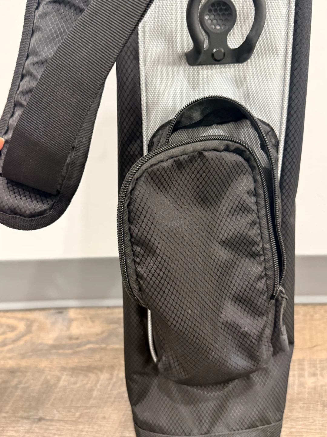 Findway Golf Carry Bag - Like New, Used Only Twice - photo 4
