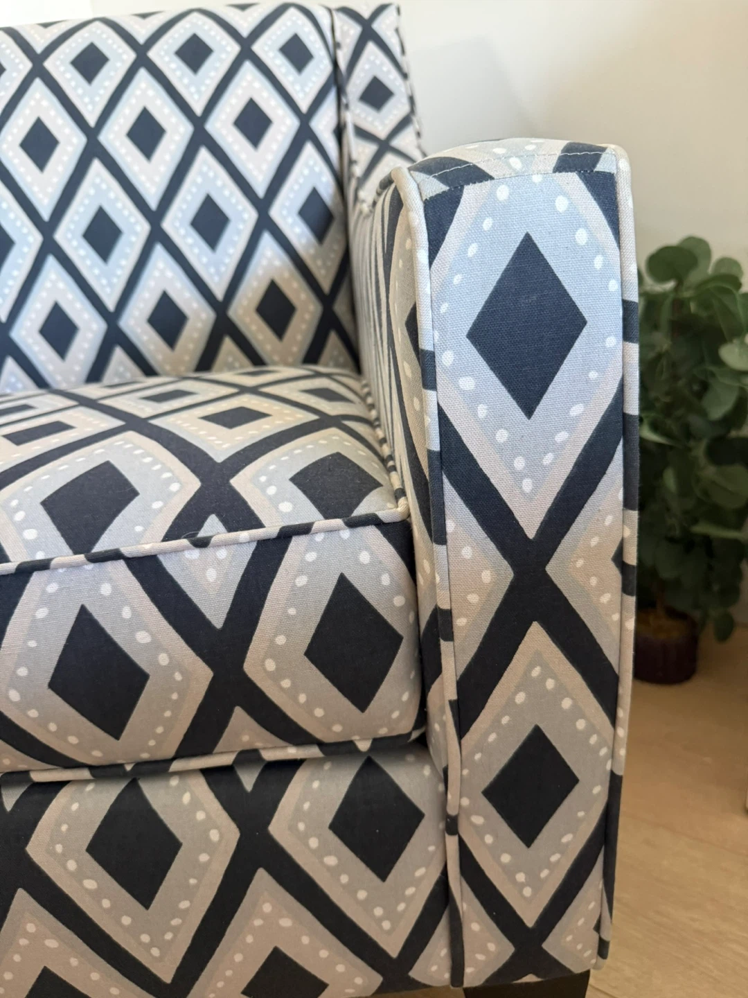 2 Patterned Accent Chairs - photo 4