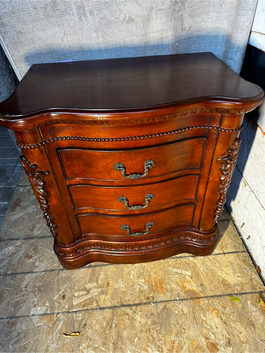 Vintage Carved 3 Drawers Dresser – Solid Wood