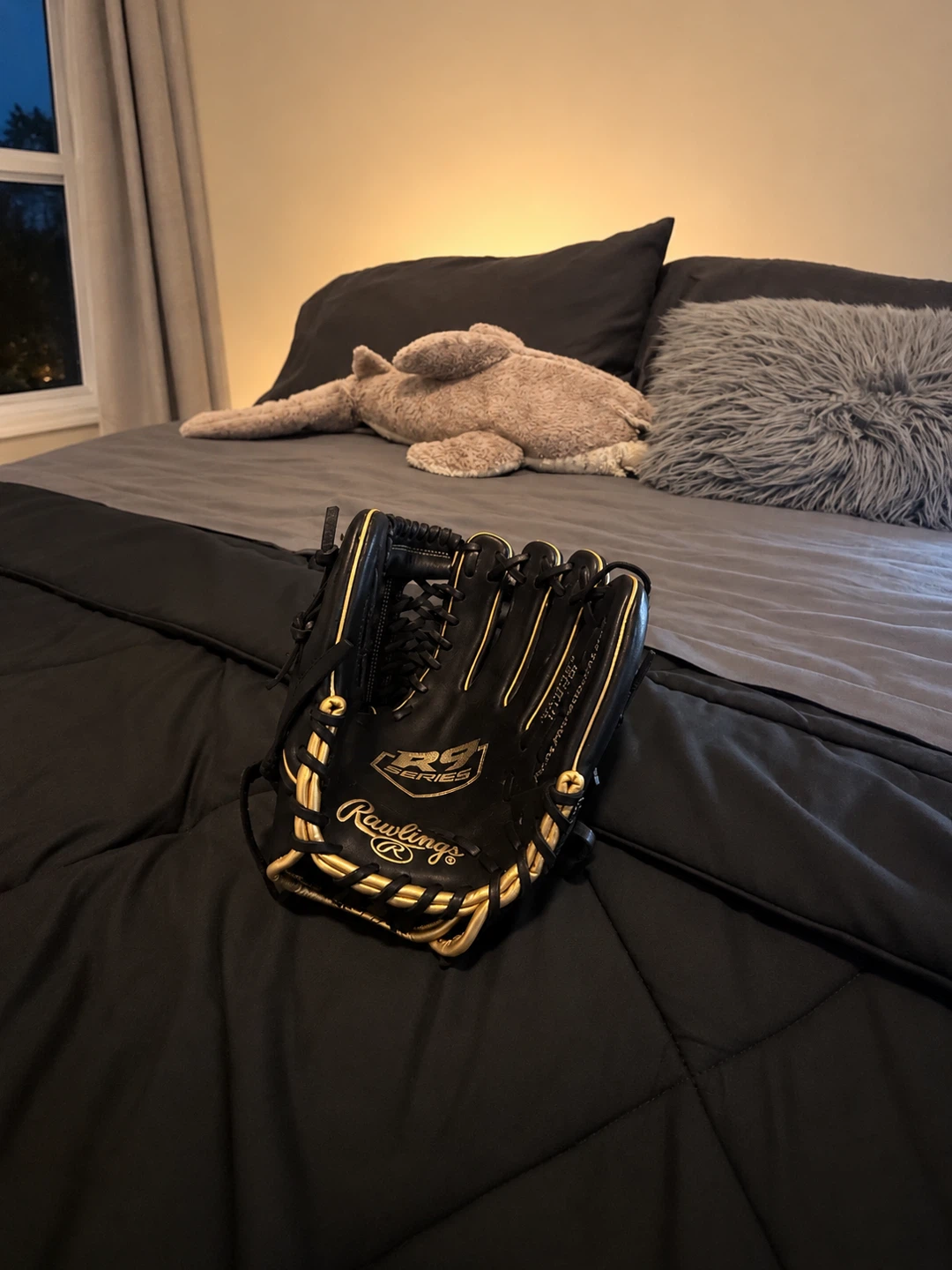 Rawlings R9205-4BG Baseball Glove - Fur in side