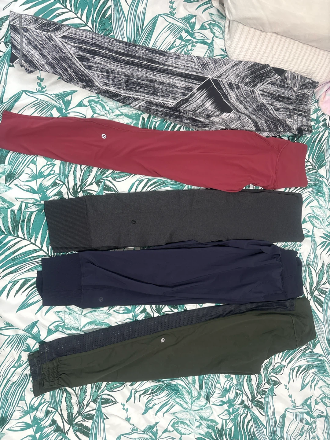 5 Pairs of Lululemon Leggings and Joggers
