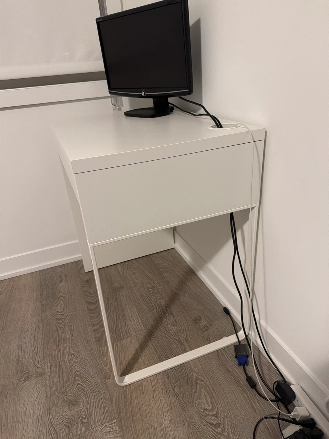 White IKEA MICKE Desk - photo 2