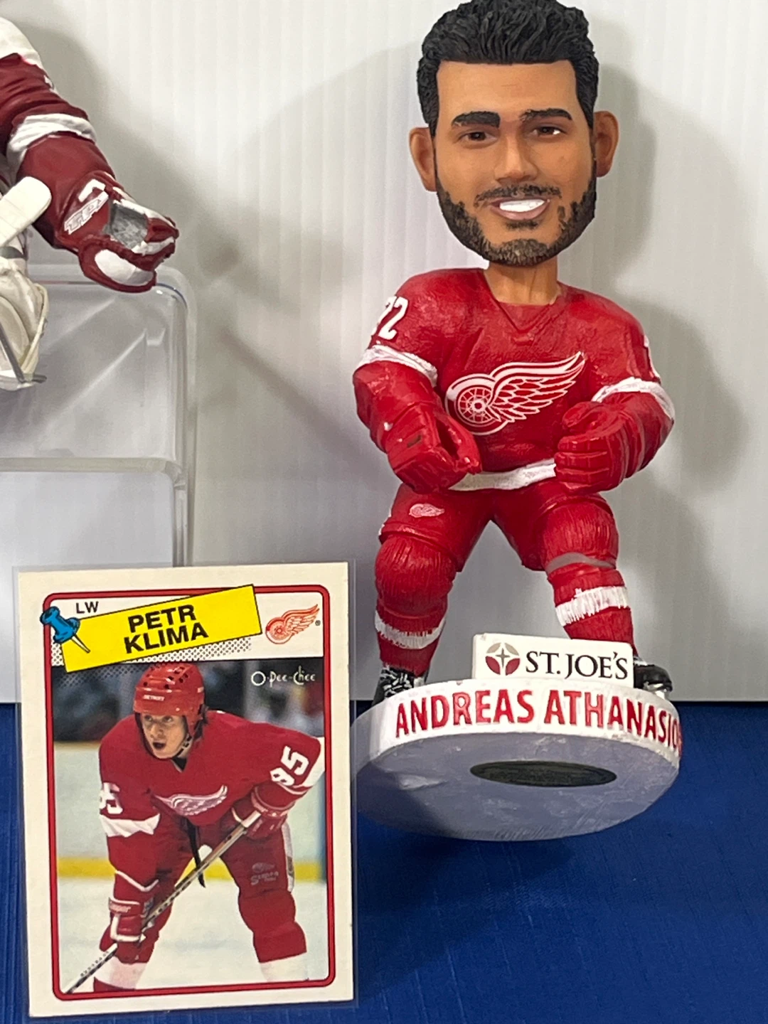 Red Wings Memorabilia Lot - Yzerman, Fedorov, Hasek - photo 4