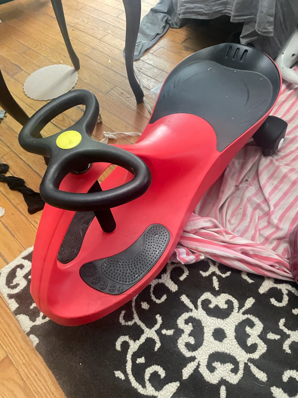 2 Red plasma Swing Cars for Kids each $15 firm - photo 3