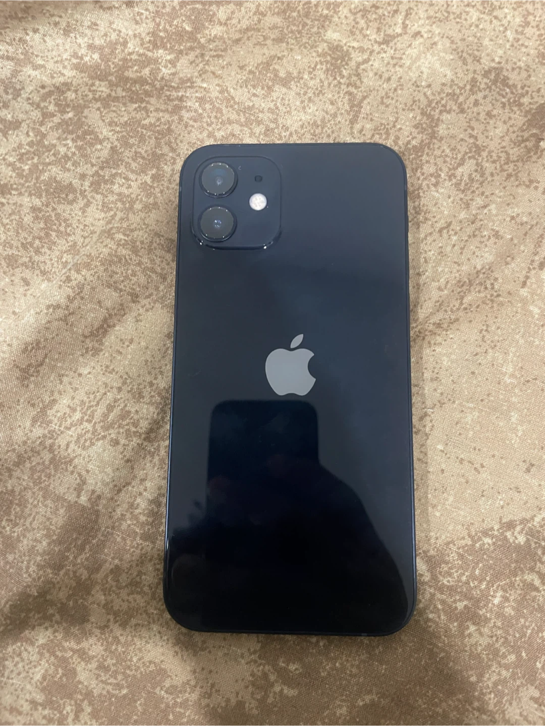 Apple iPhone 12 Black (with charger)