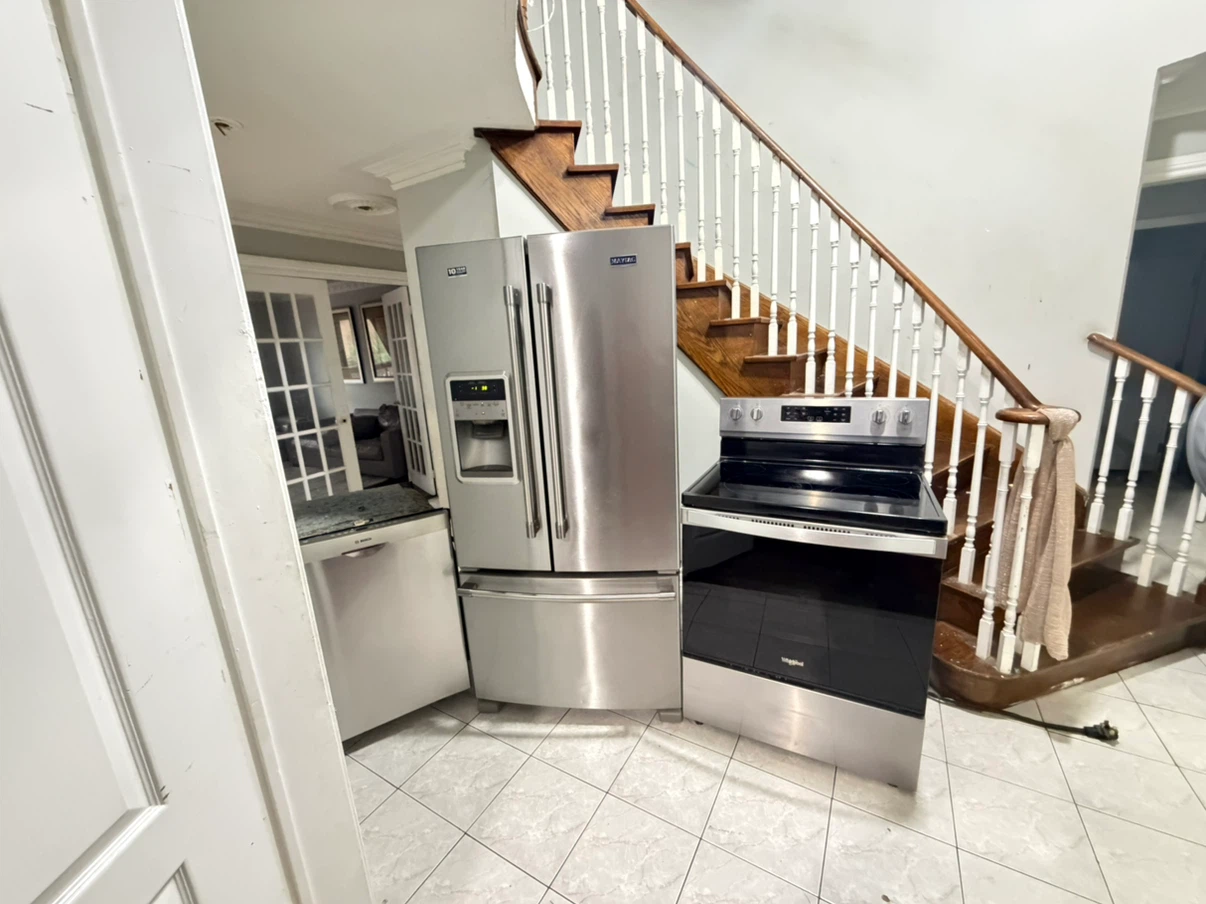 Like new 2024 stove with air fryer/fridge/dishwasher can deliver