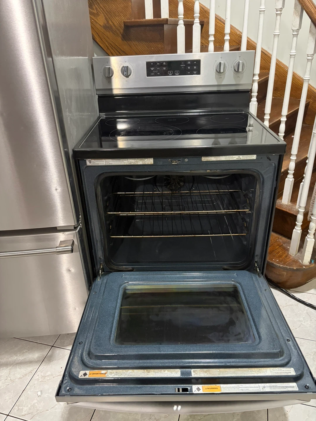 Like new 2024 stove with air fryer/fridge/dishwasher can deliver - photo 3