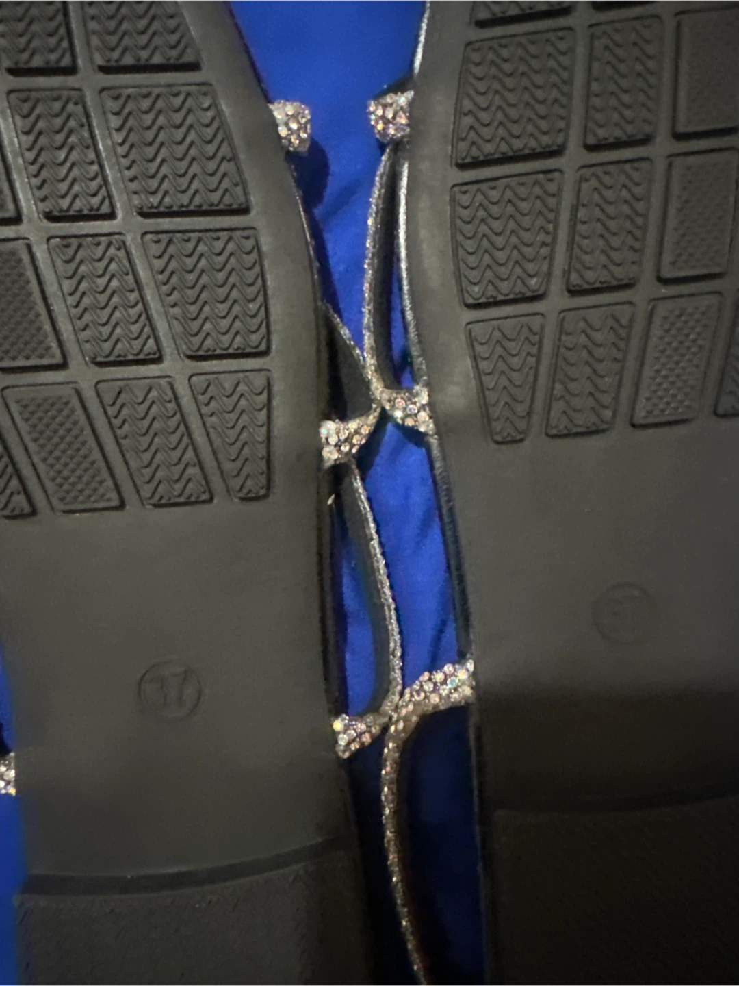 Black Rhinestone Flat Sandals Size 37 - photo 3