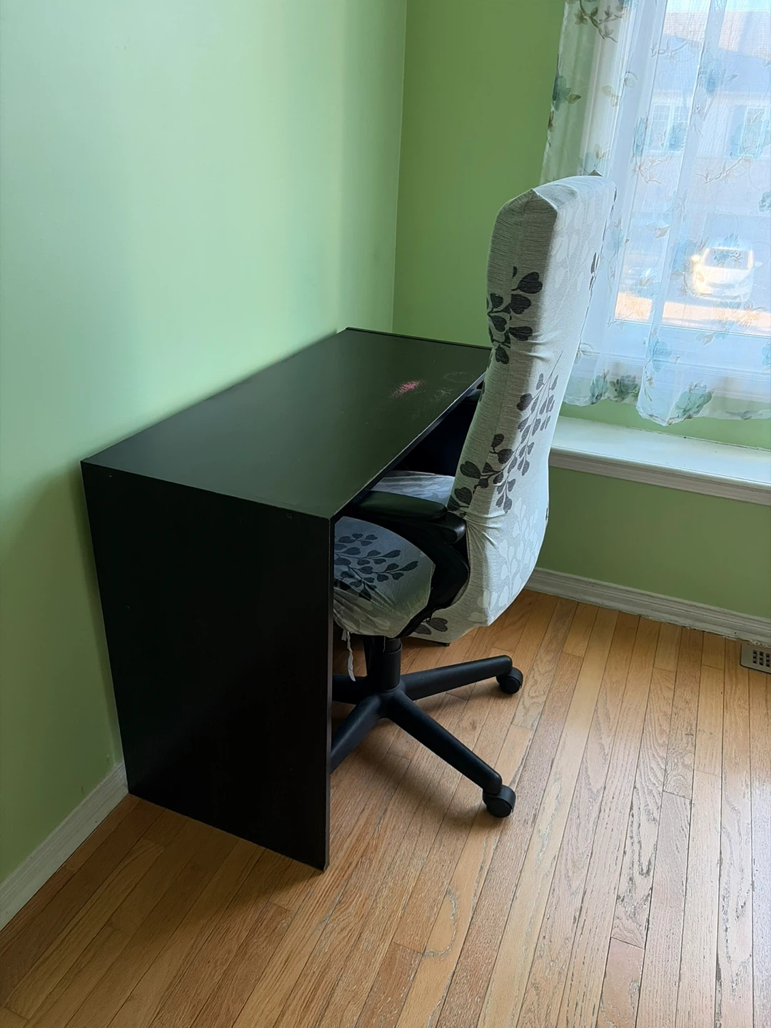 Office desk and chair