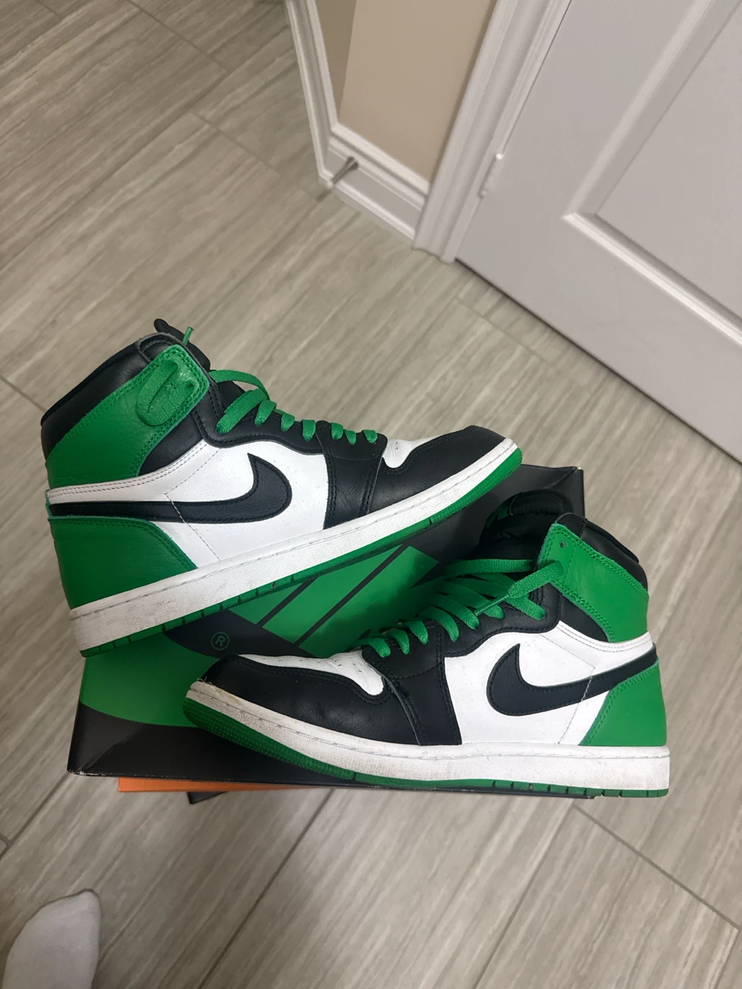 Air Jordan 1 Retro High OG Lucky Green