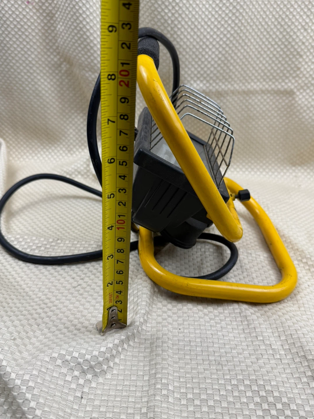 Portable yellow work light - photo 2