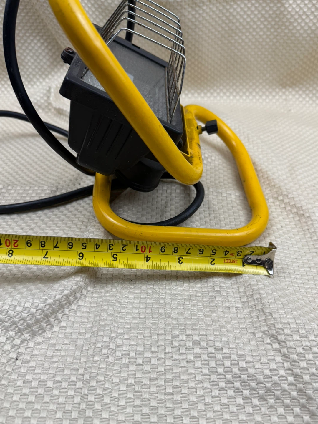 Portable yellow work light - photo 3