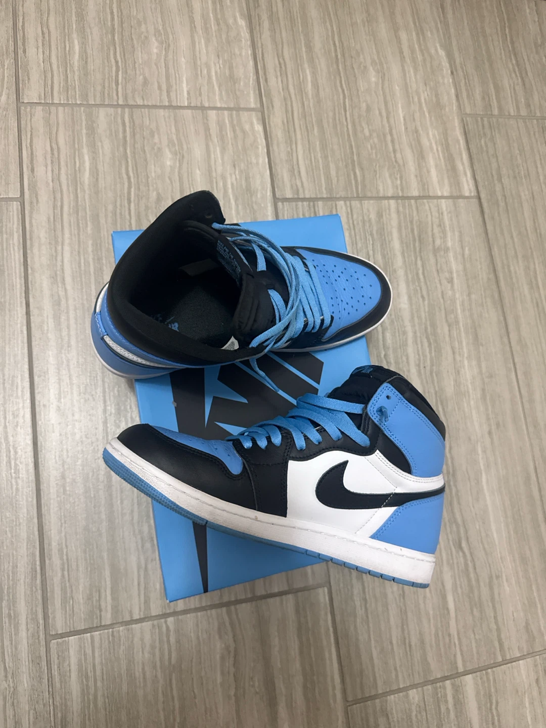 Air Jordan 1 Retro High OG University Blue