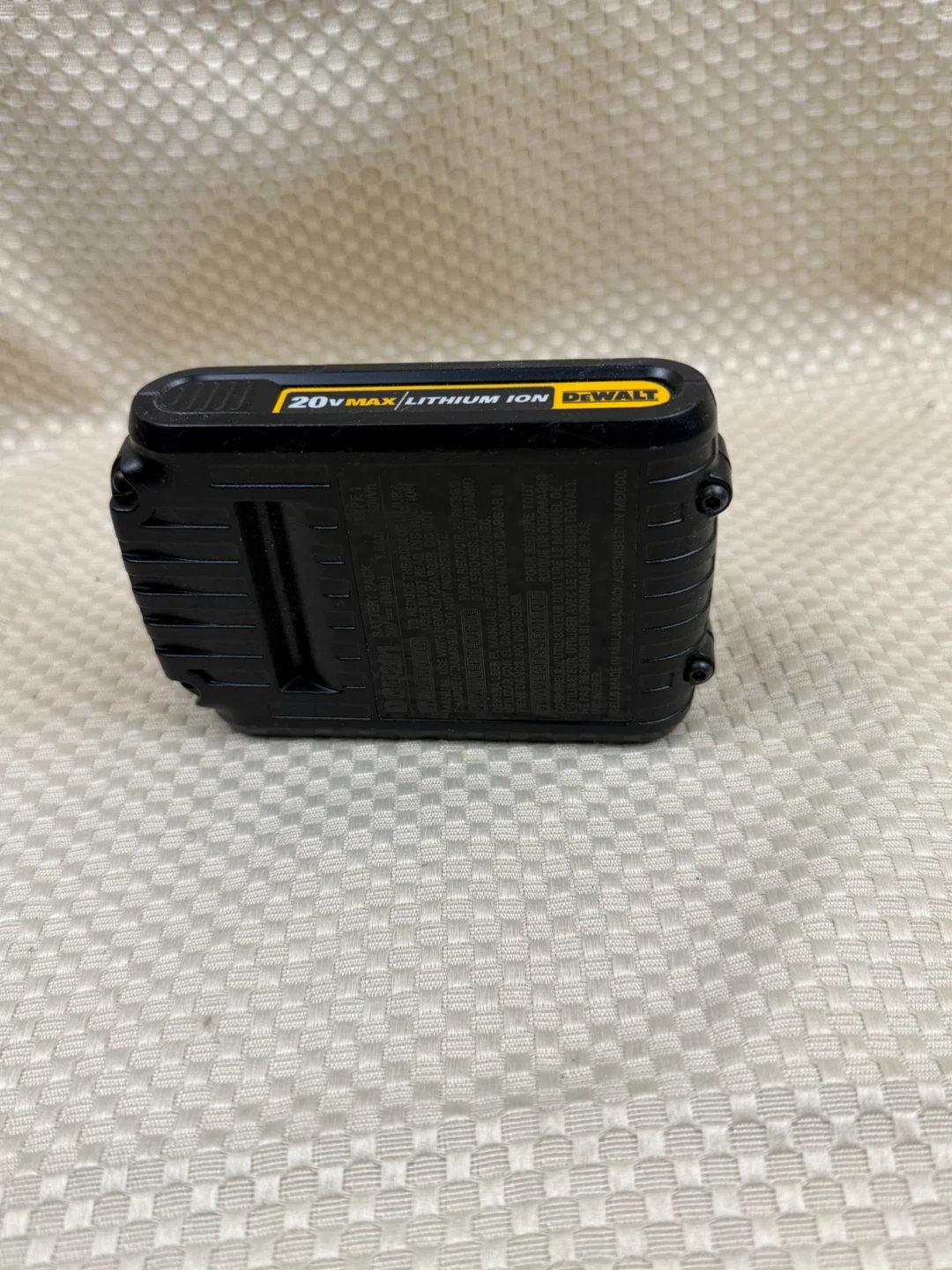 DeWalt 20V Max Battery and Charger - photo 3