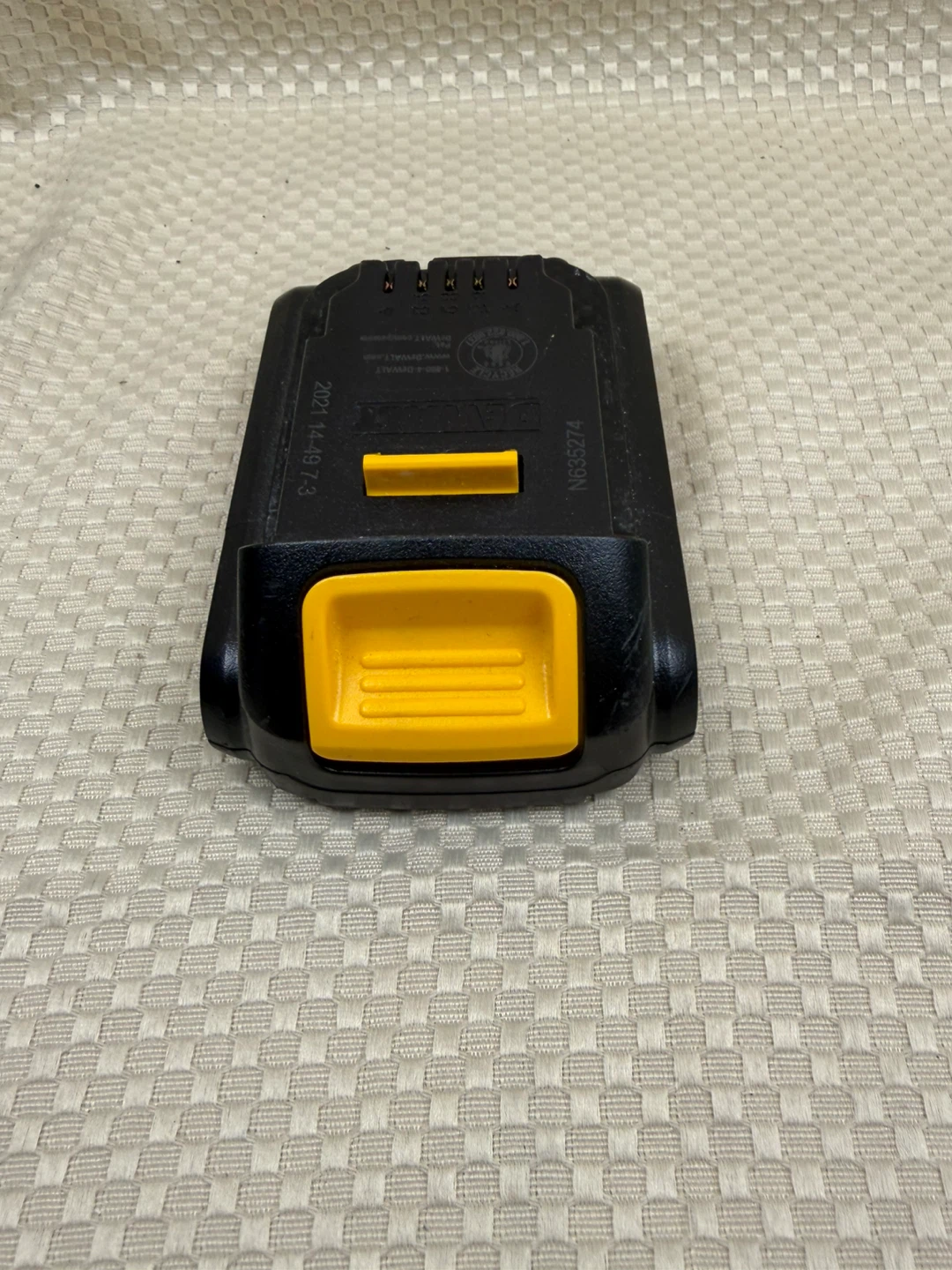 DeWalt 20V Max Battery and Charger - photo 4