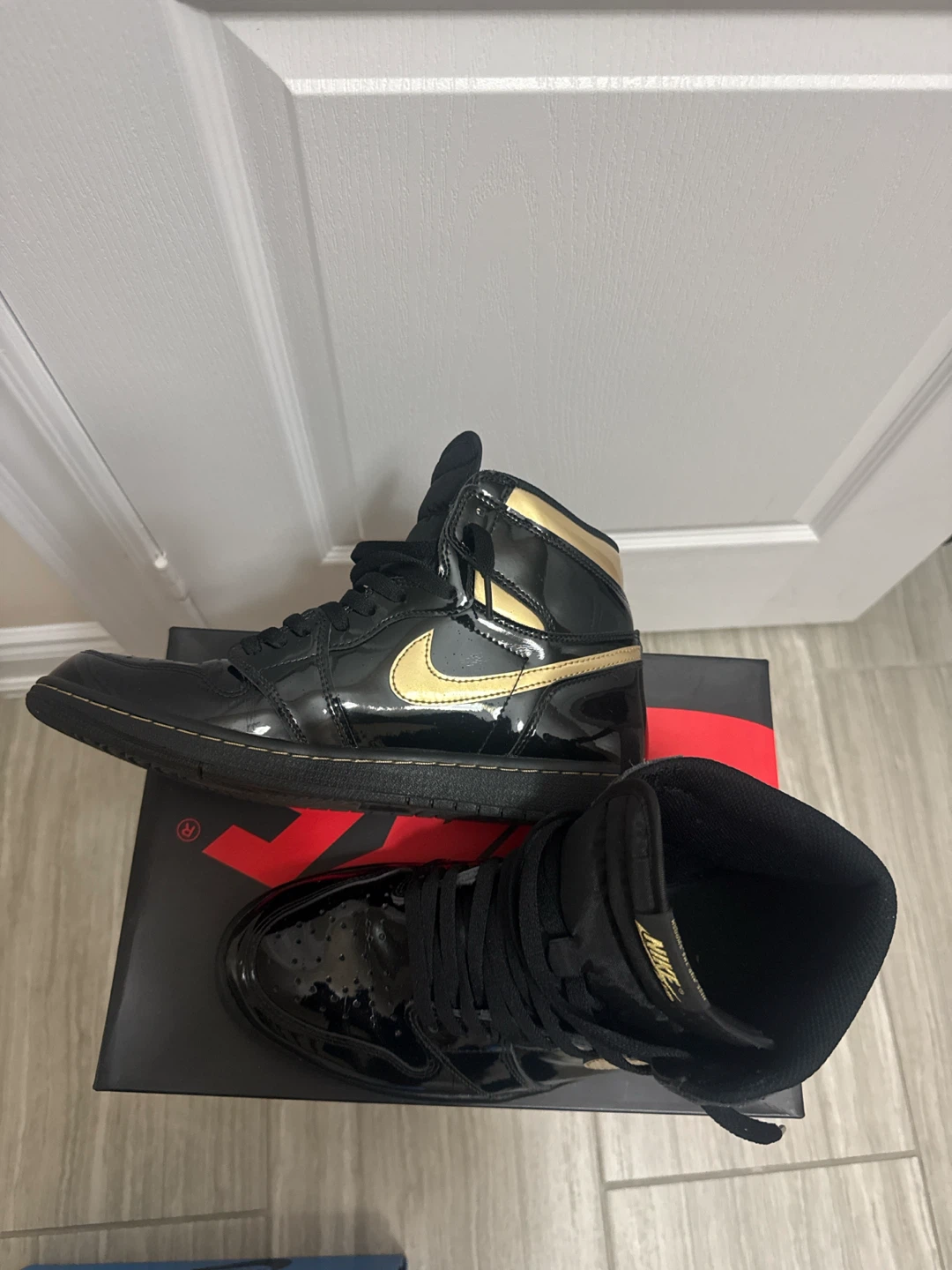 Nike Air Jordan 1 Retro High OG Black Metallic Gold
