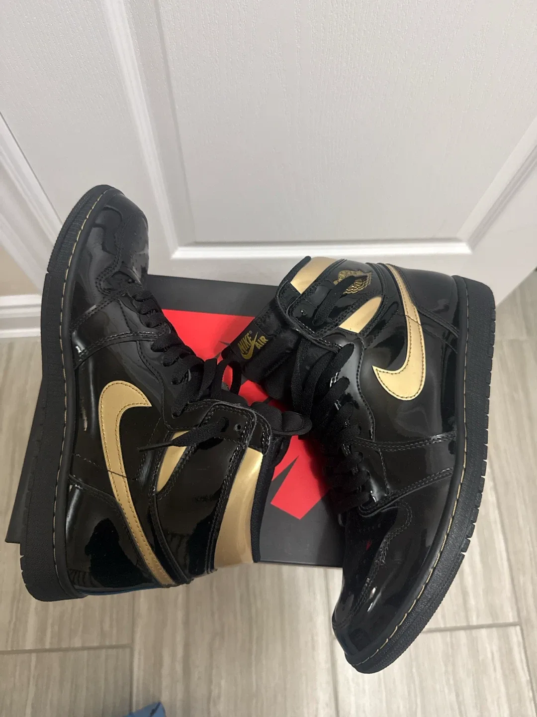 Nike Air Jordan 1 Retro High OG Black Metallic Gold - photo 2