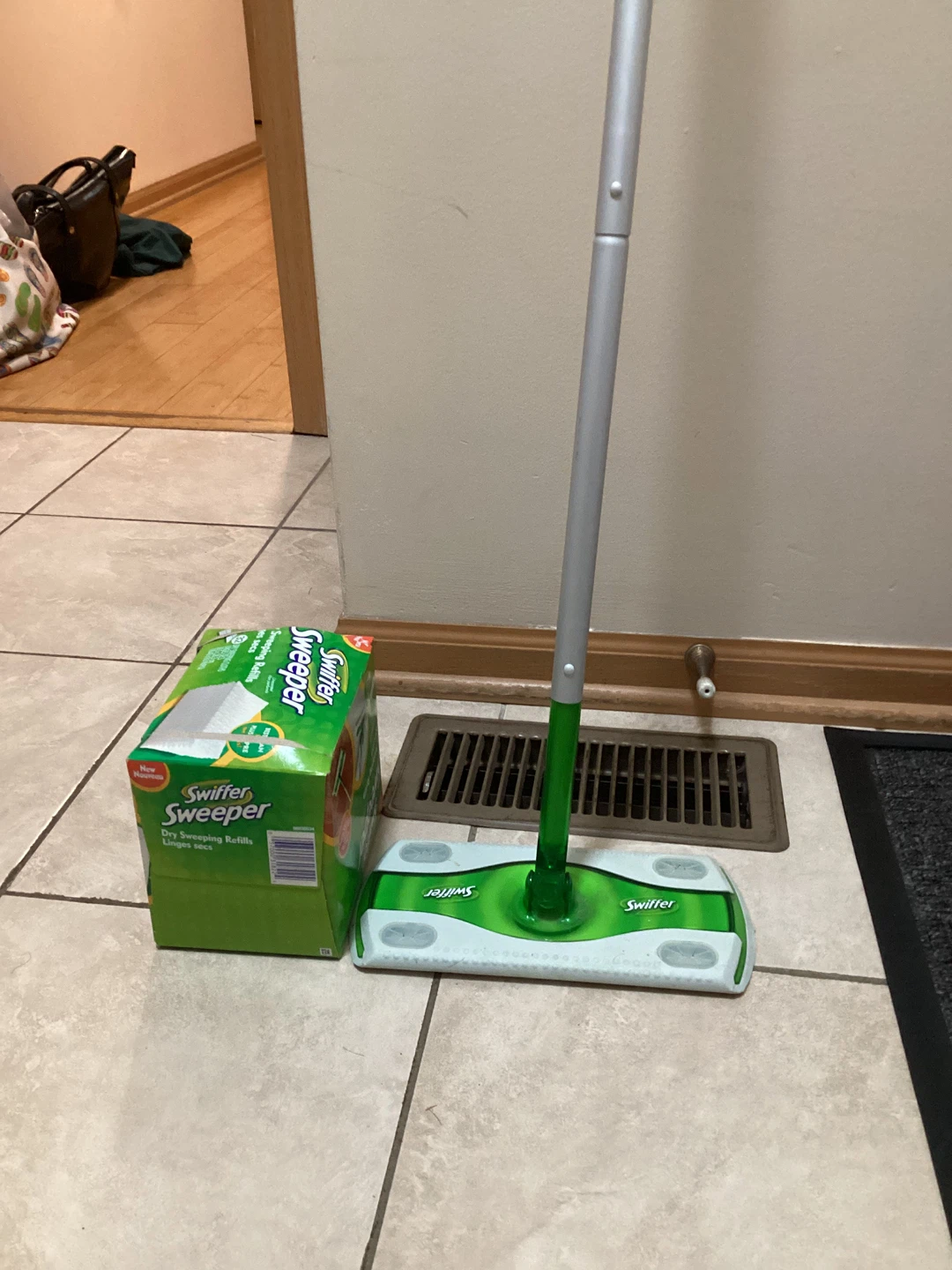 Swiffer Sweeper with Dry Sweeping Cloth Refills