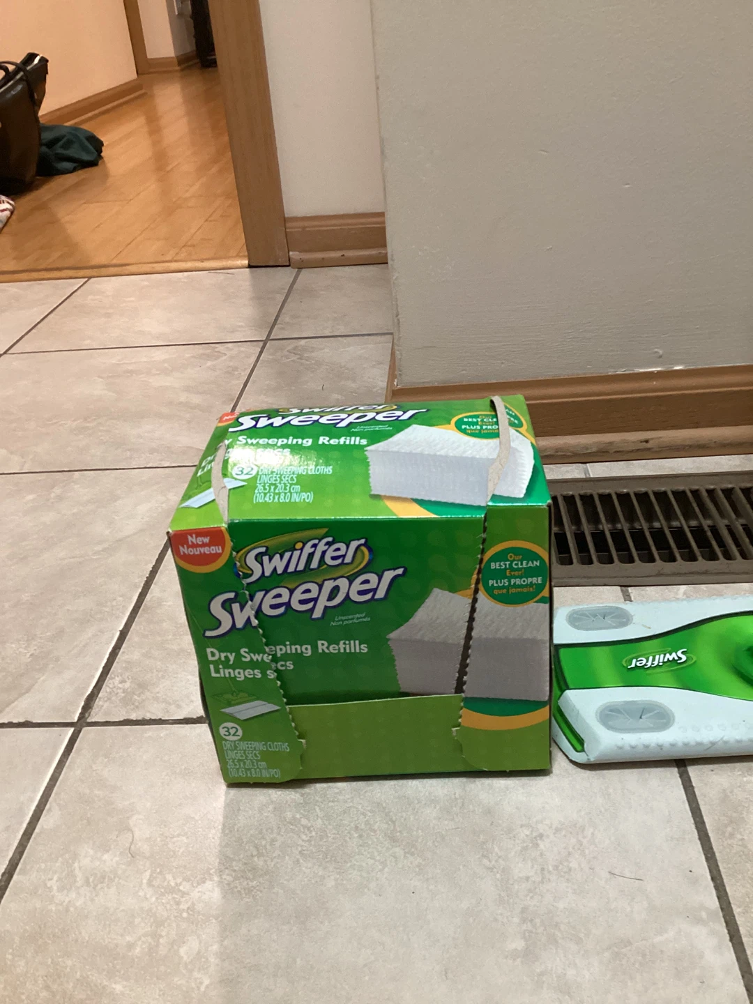 Swiffer Sweeper with Dry Sweeping Cloth Refills - photo 2