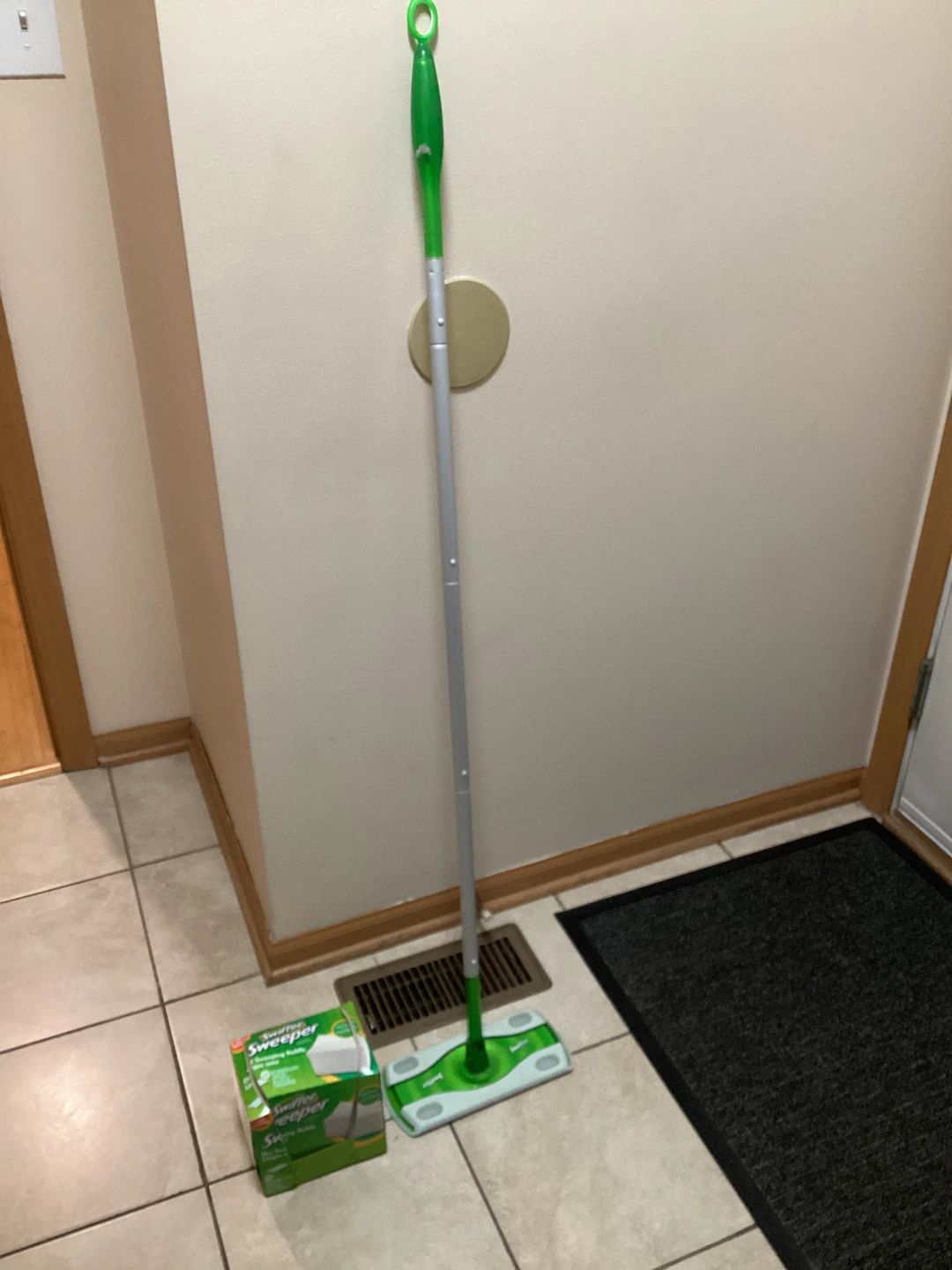 Swiffer Sweeper with Dry Sweeping Cloth Refills - photo 3