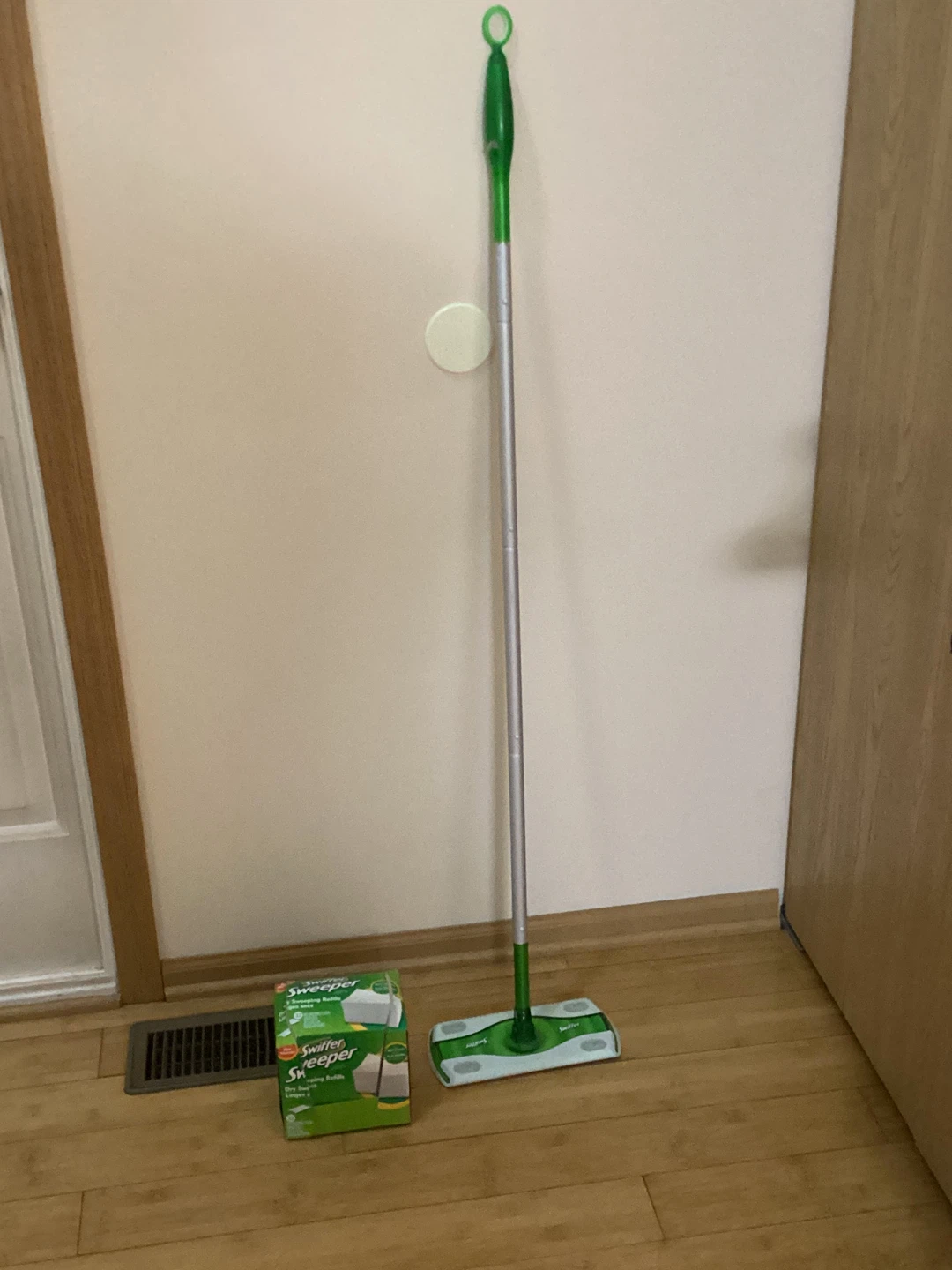 Swiffer Sweeper with Dry Sweeping Cloth Refills - photo 4