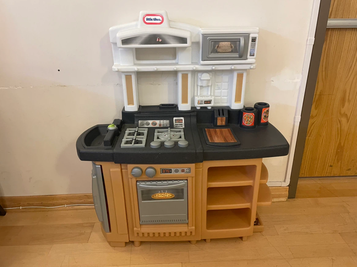 Little Tikes Toy Kitchen