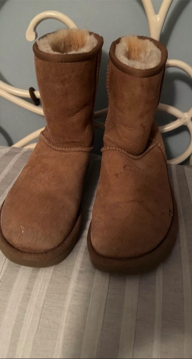 Women Ugg boots chestnut size 6