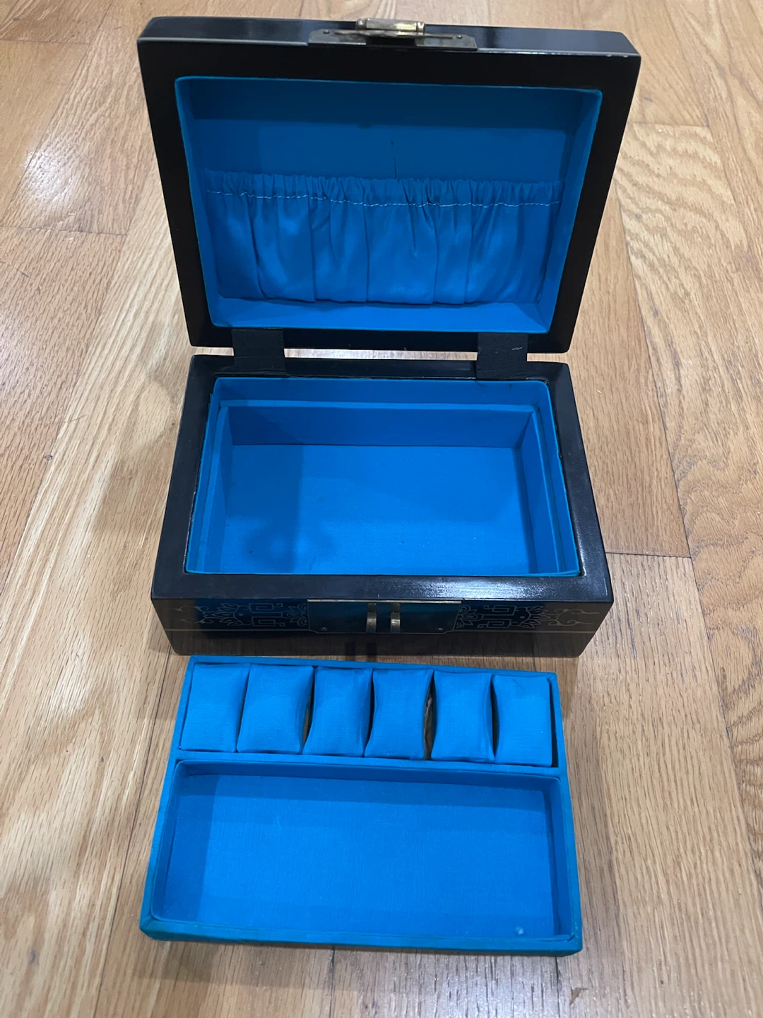 Decorative Black Lacquer Jewellery Box - photo 2