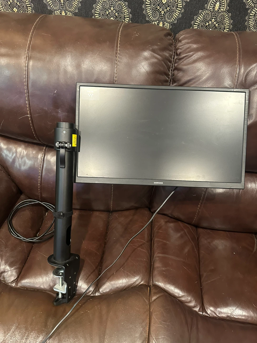 Samsung 22-inch Monitor with Desk Mount