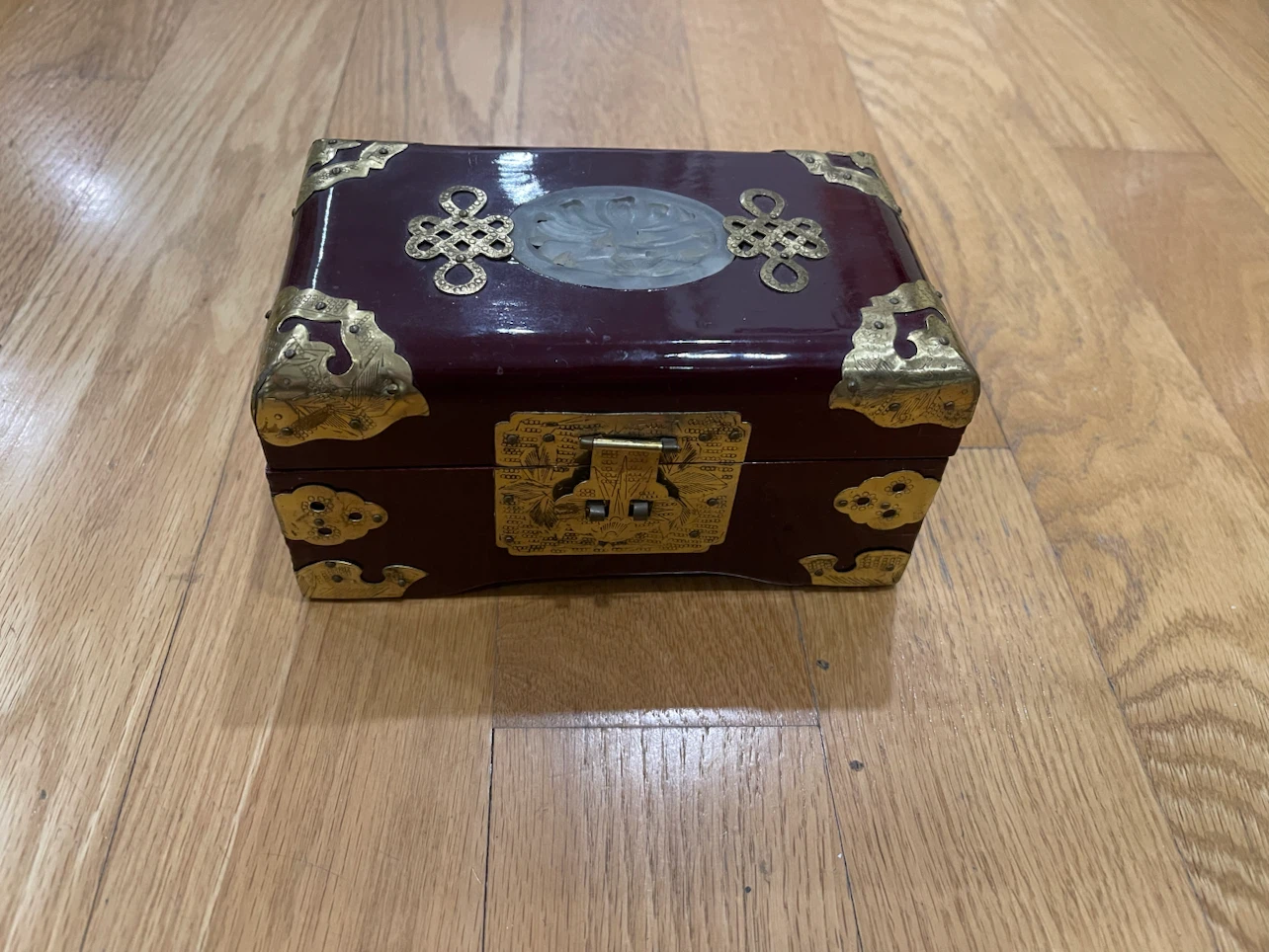 Traditional Chinese style wooden jewellery box