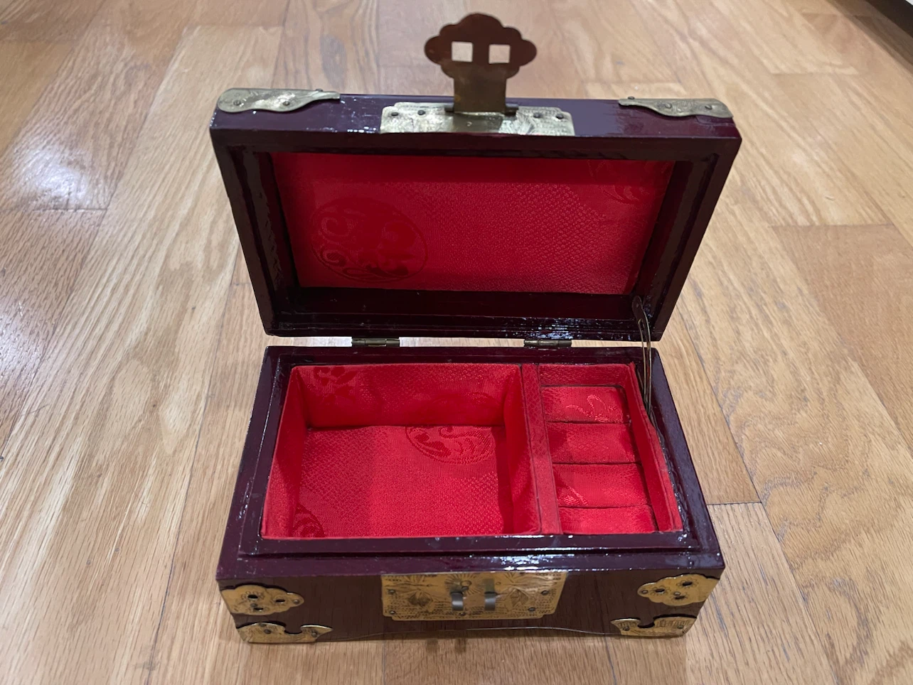 Traditional Chinese style wooden jewellery box - photo 2