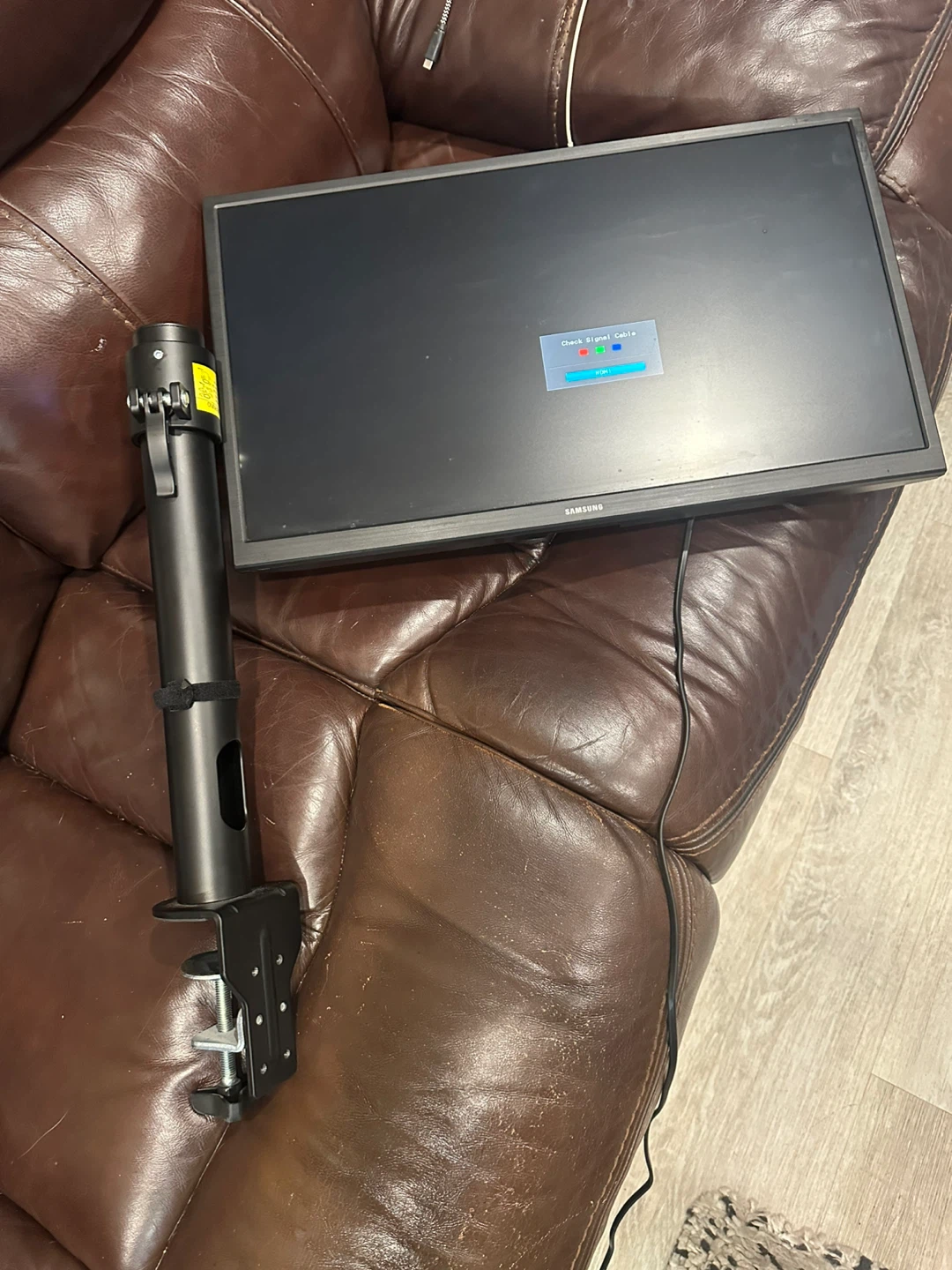 Samsung 22-inch Monitor with Desk Mount - photo 3