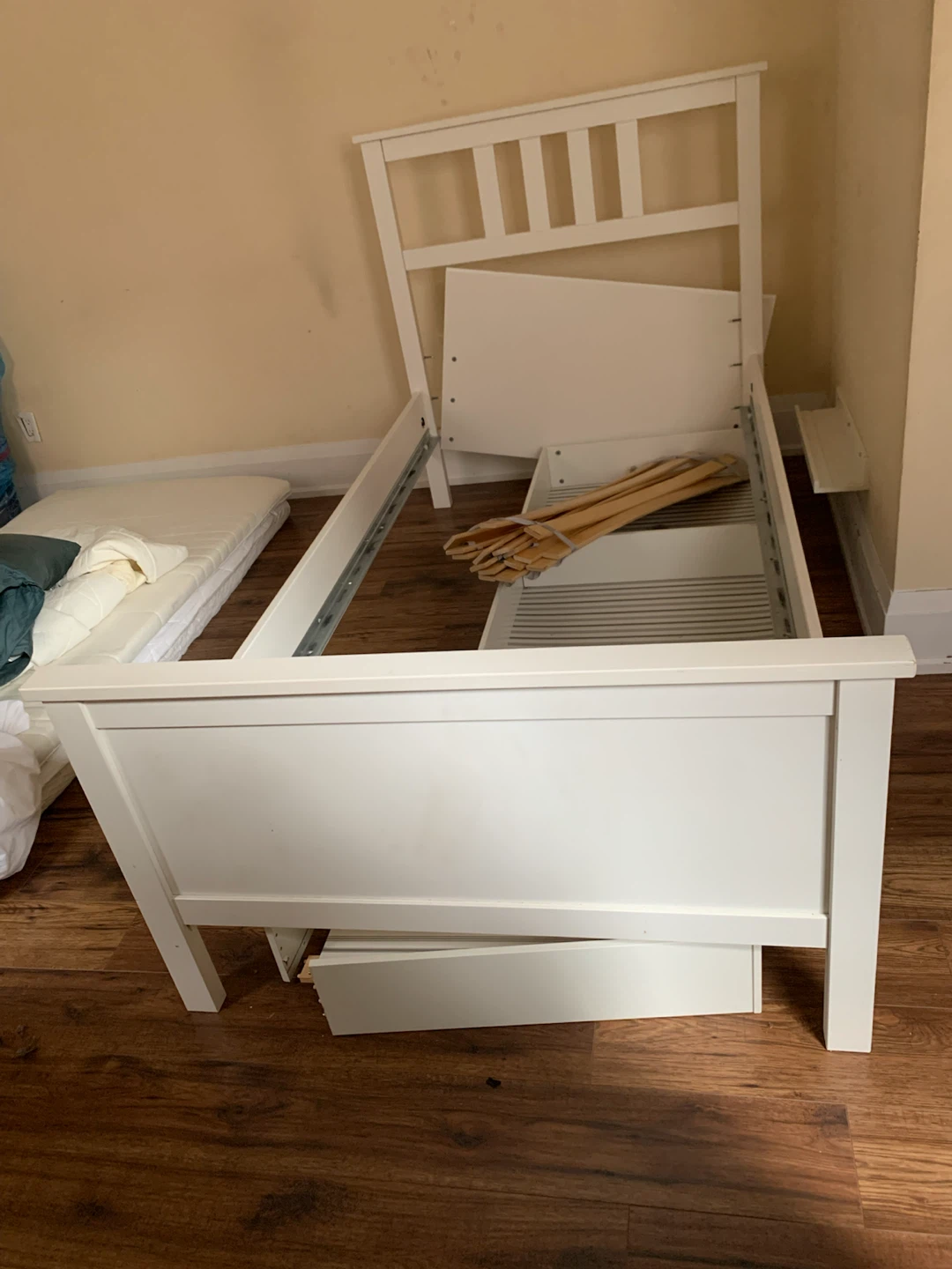IKEA Hemnes White Twin Bed Frame - photo 2