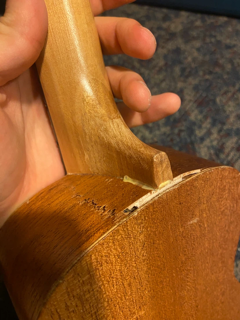 Damaged Pomaikai Ukulele with Case - photo 3