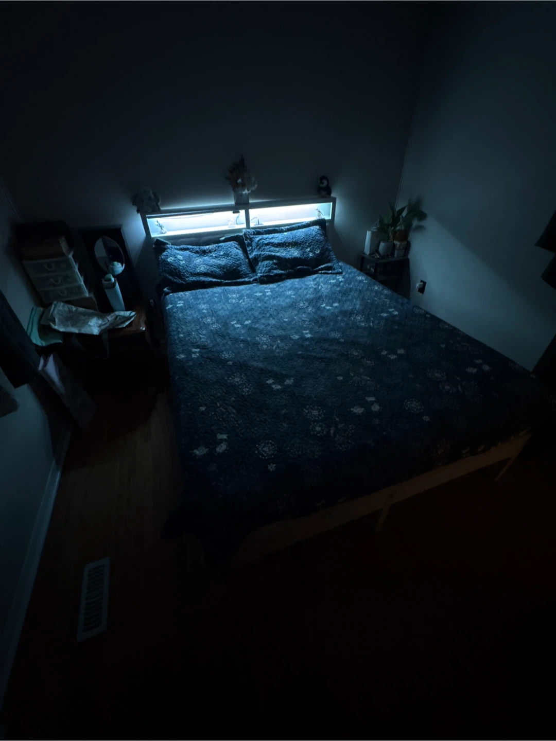 Queen Size Mattress plus bed with LED Headboard, white in color - photo 2