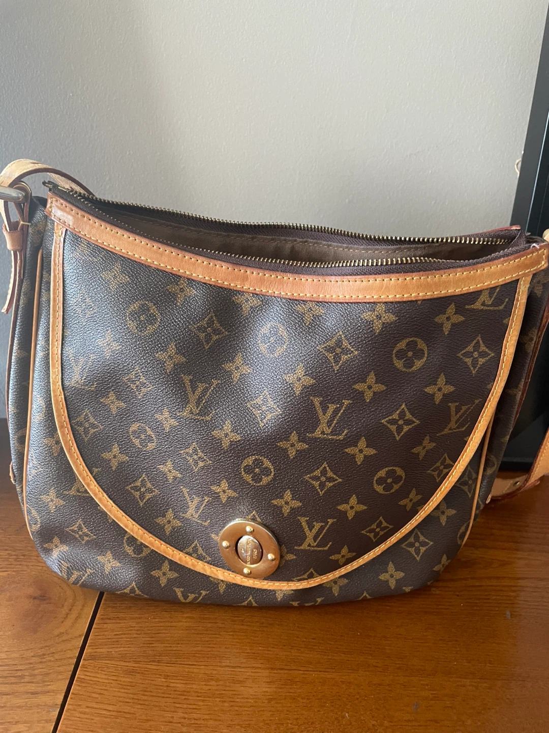 Louis Vuitton Monogram Canvas Shoulder Bag - photo 5