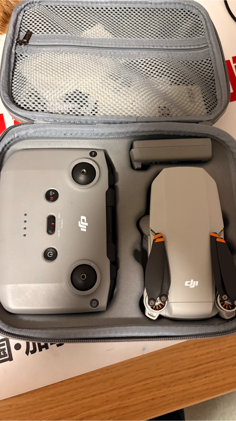 DJI Mini 2 SE with case and accessories