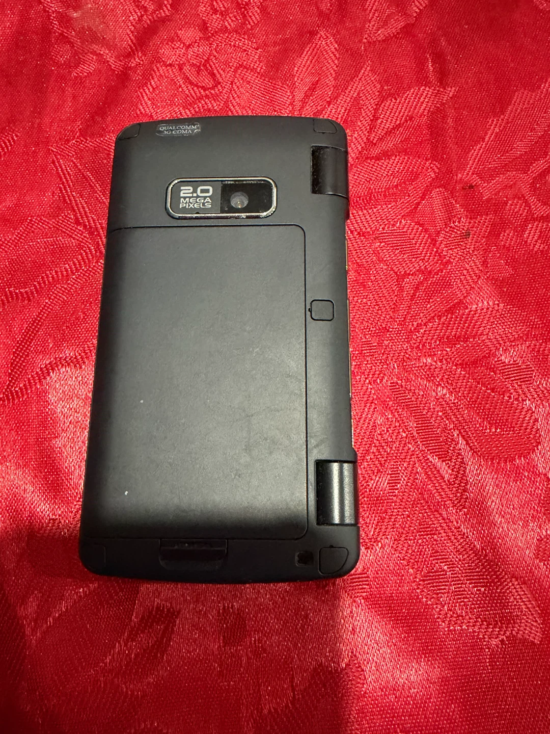 LG Neon Flip Phone - photo 3
