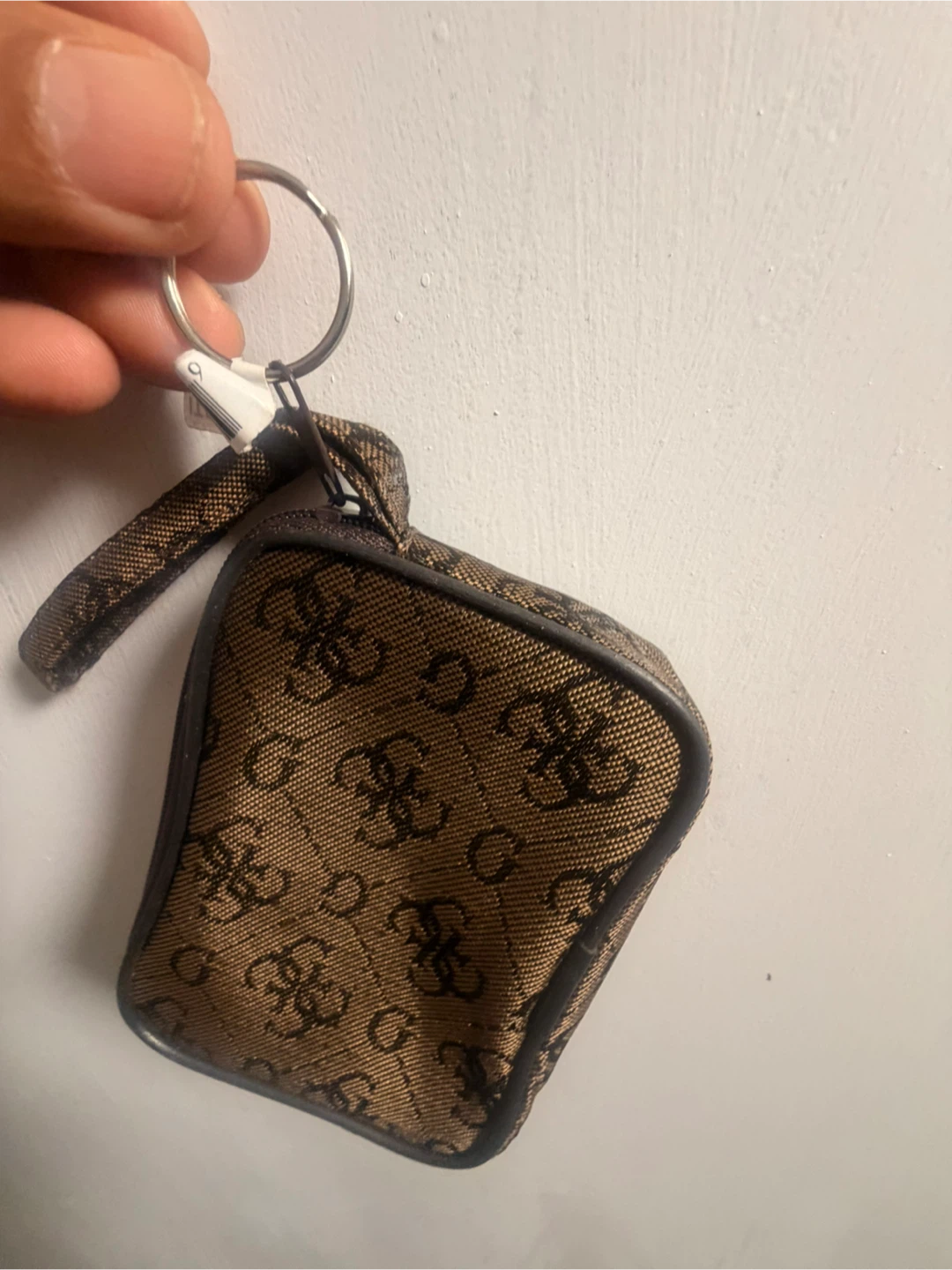 Guess Brown Logo Keychain Pouch - photo 5
