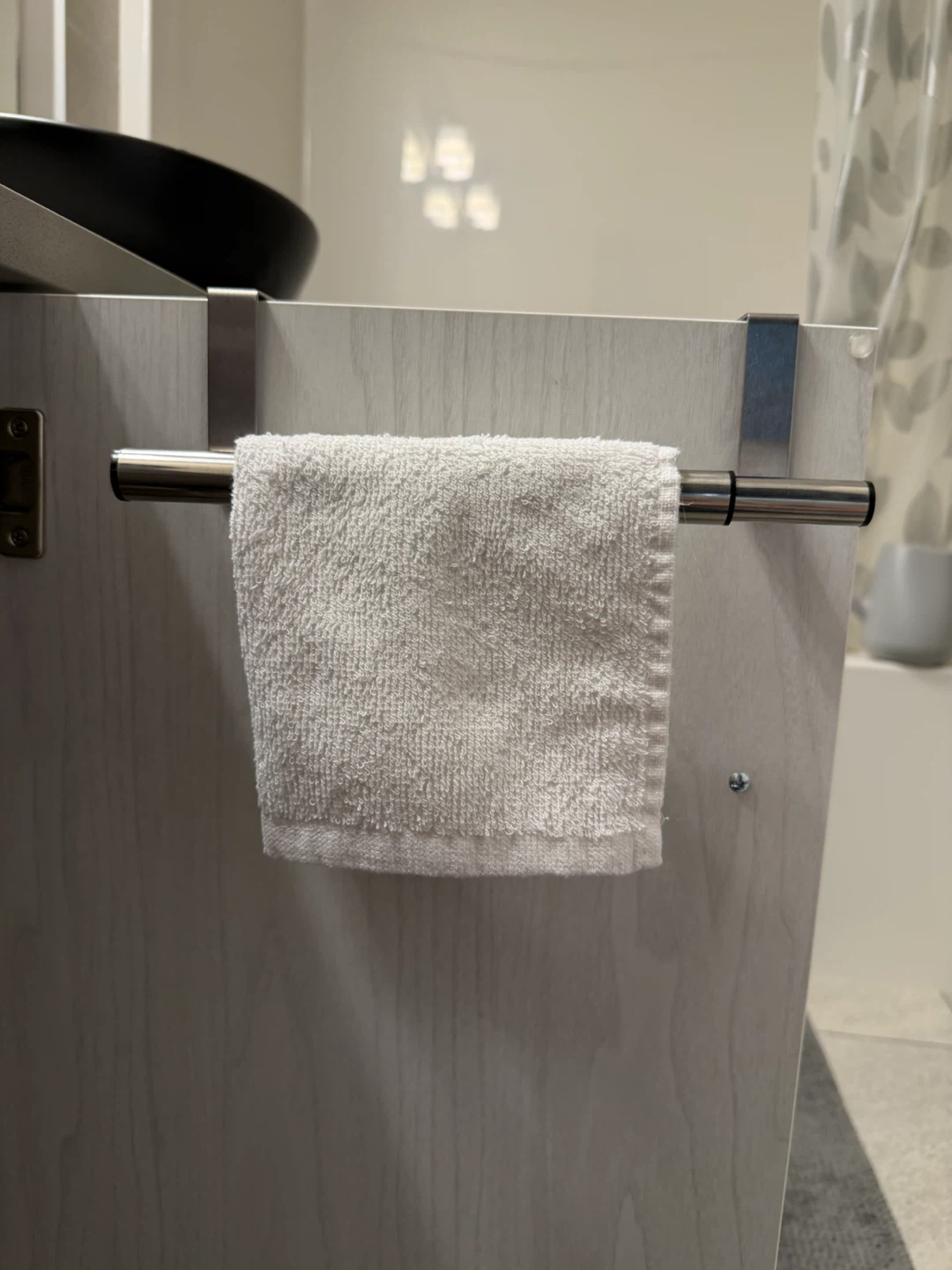 Over-the-cabinet towel bar - photo 2