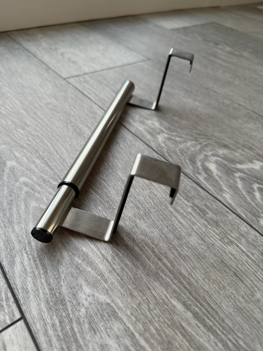 Over-the-cabinet towel bar - photo 5