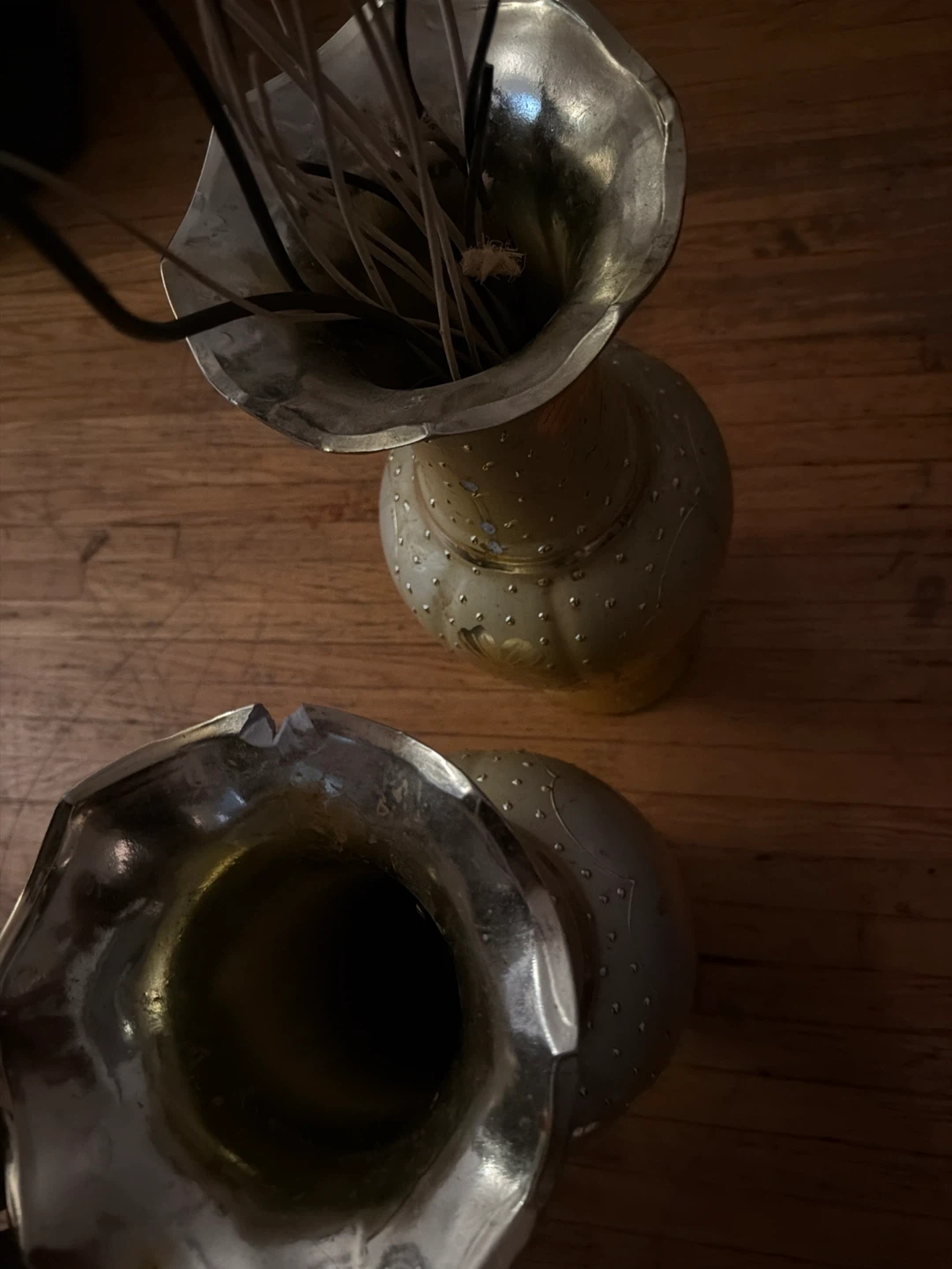 Set of two decorative vintage-style vases - photo 2