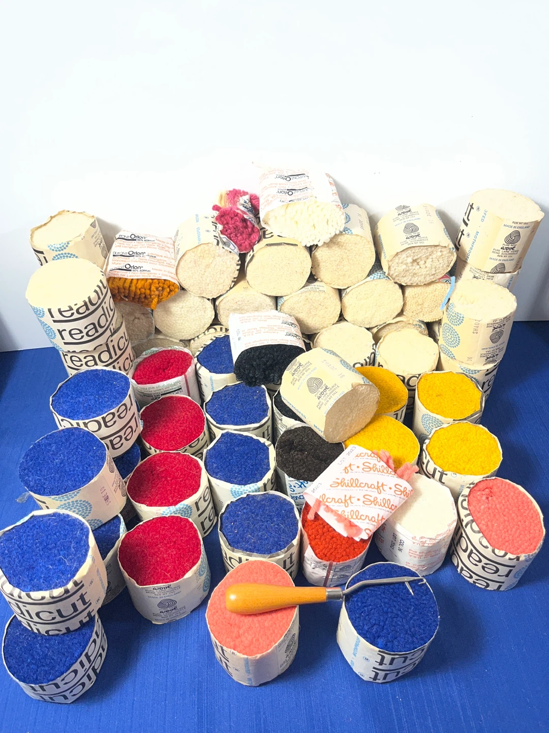 Vintage Rug Wool Stash - Over 50 Packs + Tool - photo 2