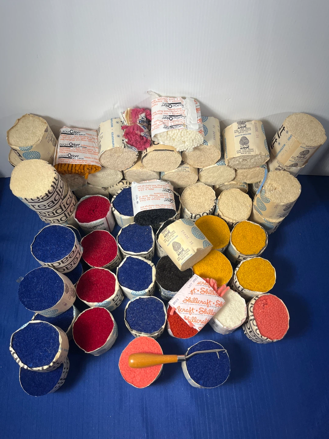 Vintage Rug Wool Stash - Over 50 Packs + Tool - photo 5